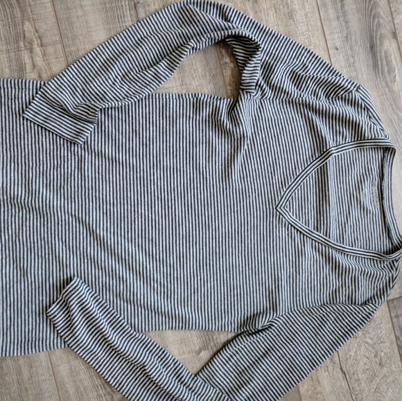 Cotton V-Neck Long Sleeved Perfect T - Picture 3 of 6